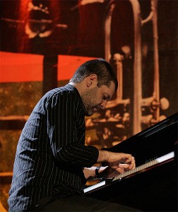 Lucian Ban vid Jazzy Spring 2007 Hierogliphycs. Foto: Bogdan Dimitriu