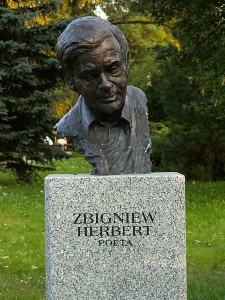 Byst av Zbigniew Herbert (Kielce, Polen). Foto: Paweł Cieśla.