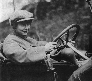 Ester_Blenda_Nordstrom-vid-ratten ca 1920